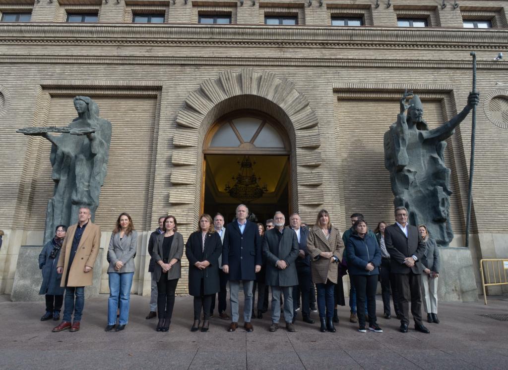 El Ayuntamiento de Zaragoza condena el último asesinato machista y anima a luchar "unidos" contra esta lacra. Noticia. Ayuntamiento de Zaragoza