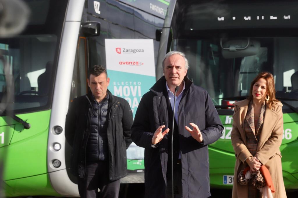 El Gobierno de Zaragoza aumentará al 50% la bonificación de los abonos del transporte público a partir del 1 de enero. Noticia. Ayuntamiento de Zaragoza