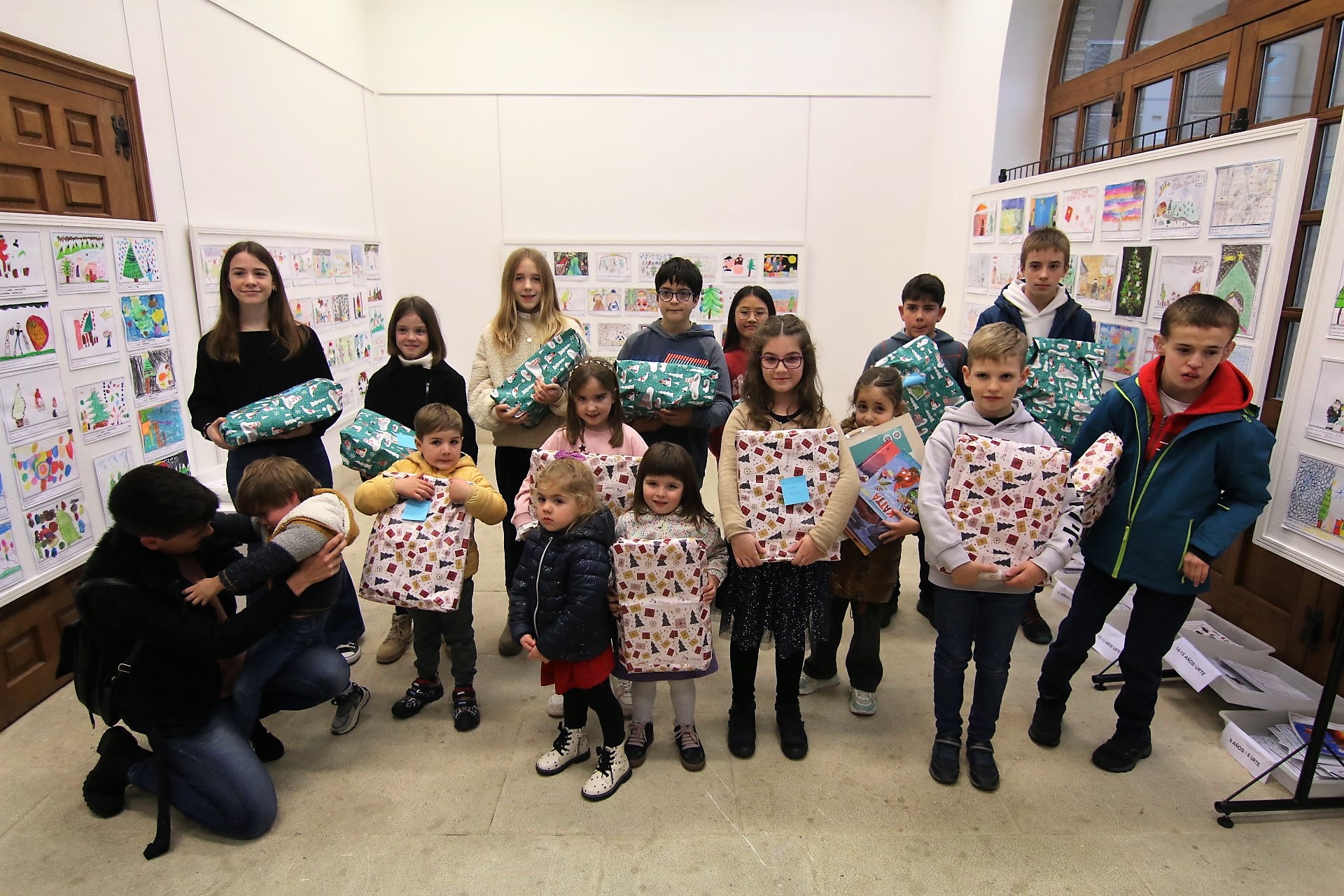 Entregados esta tarde, en la Casa de Cultura, los premios del Concurso Escolar de Dibujos Navideños