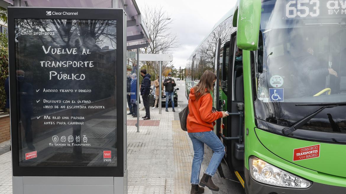 La Comunidad de Madrid financiará los desplazamientos urbanos e interurbanos a los desempleados que hagan cursos de formación