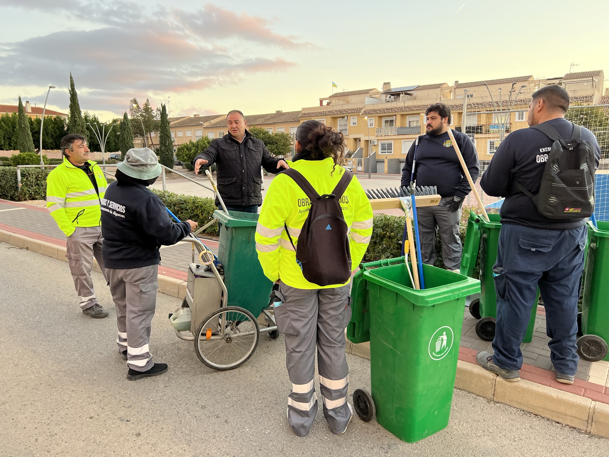 La Concejalía de Obras y Servicios incorpora tres nuevos operarios de limpieza viaria y una baldeadora para mejorar el servicio