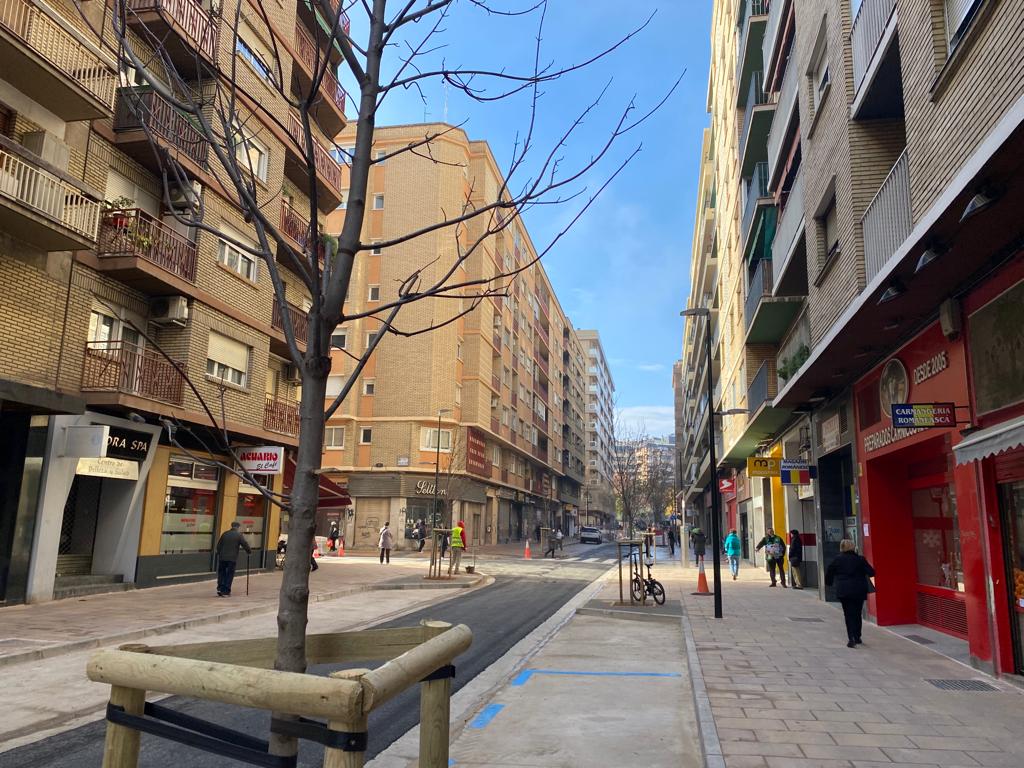 La calle Reina Fabiola abrirá mañana al tráfico tras finalizar el grueso de la reforma.. Noticia. Ayuntamiento de Zaragoza