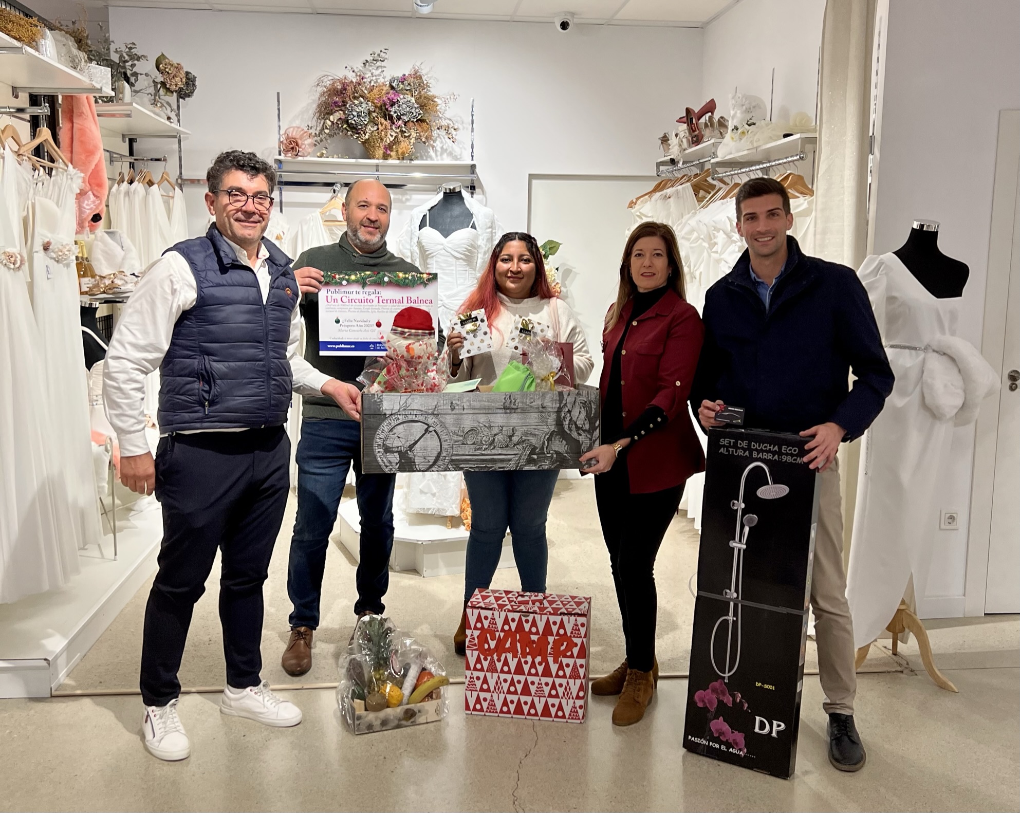 Los comercios de Alguazas entregan un "baúl de regalos" valorado en más de 2.000 euros