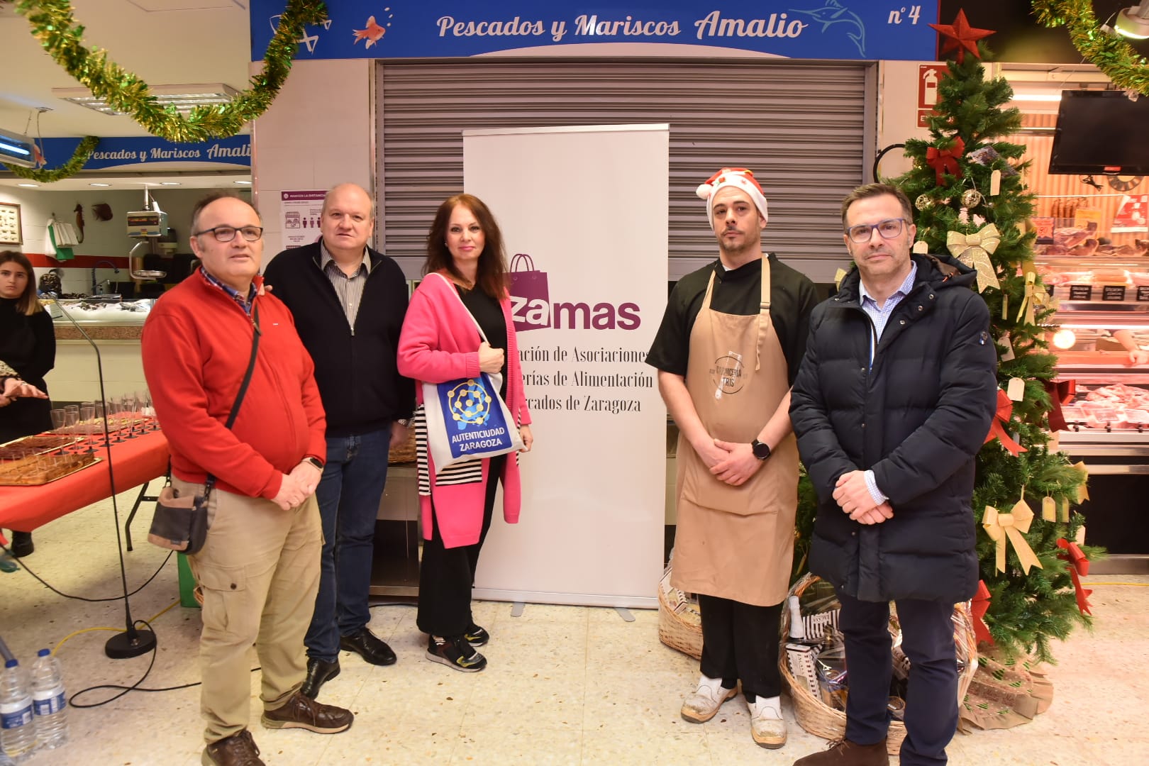 Un centenar de actividades llenan los mercados de Zaragoza en Navidad para animar las compras. Noticia. Ayuntamiento de Zaragoza