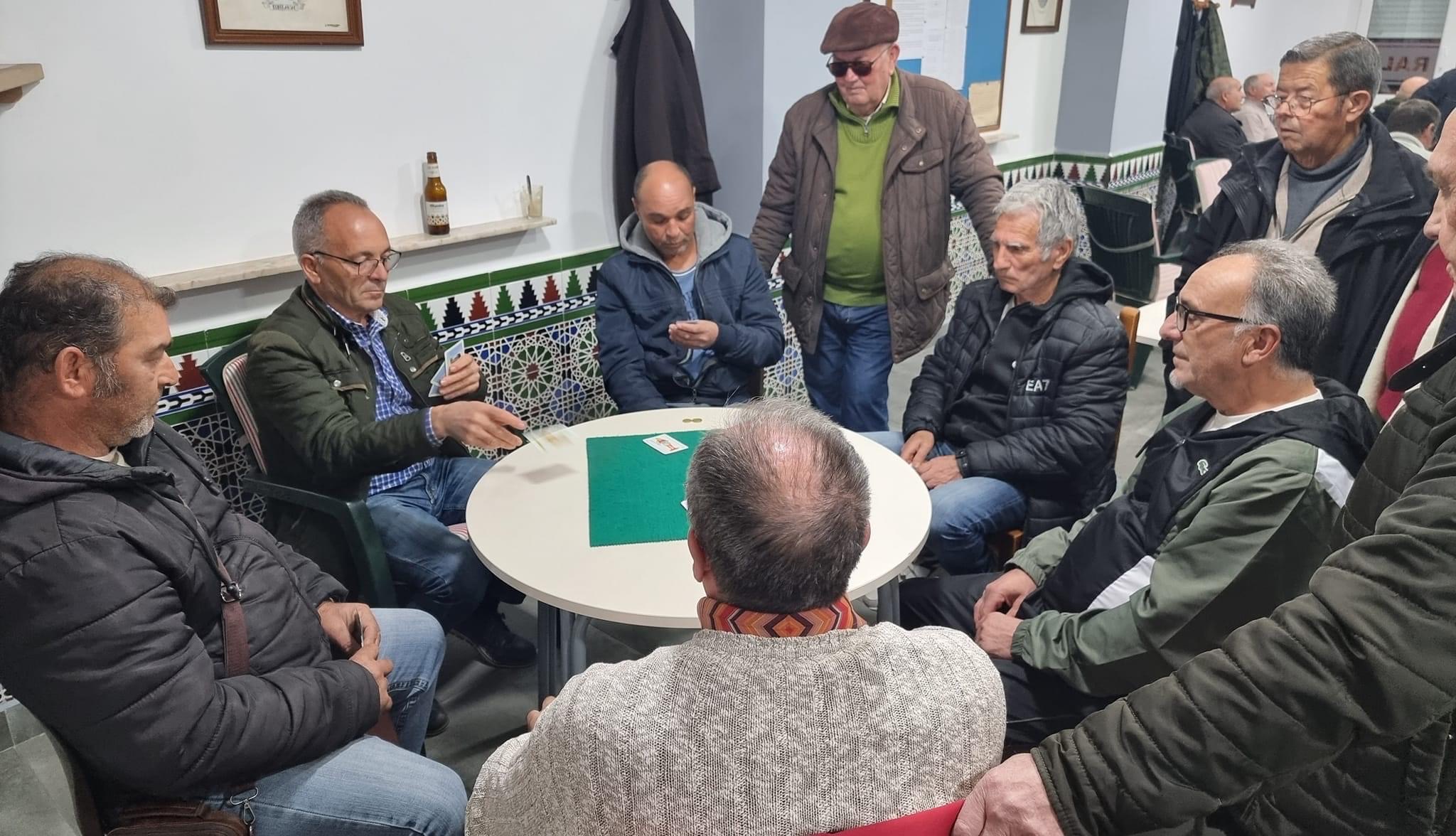 Comienza en Cúllar Vega la única liga mundial de  ‘Pellejo’, un popular juego de cartas que solo se practica en este municipio
