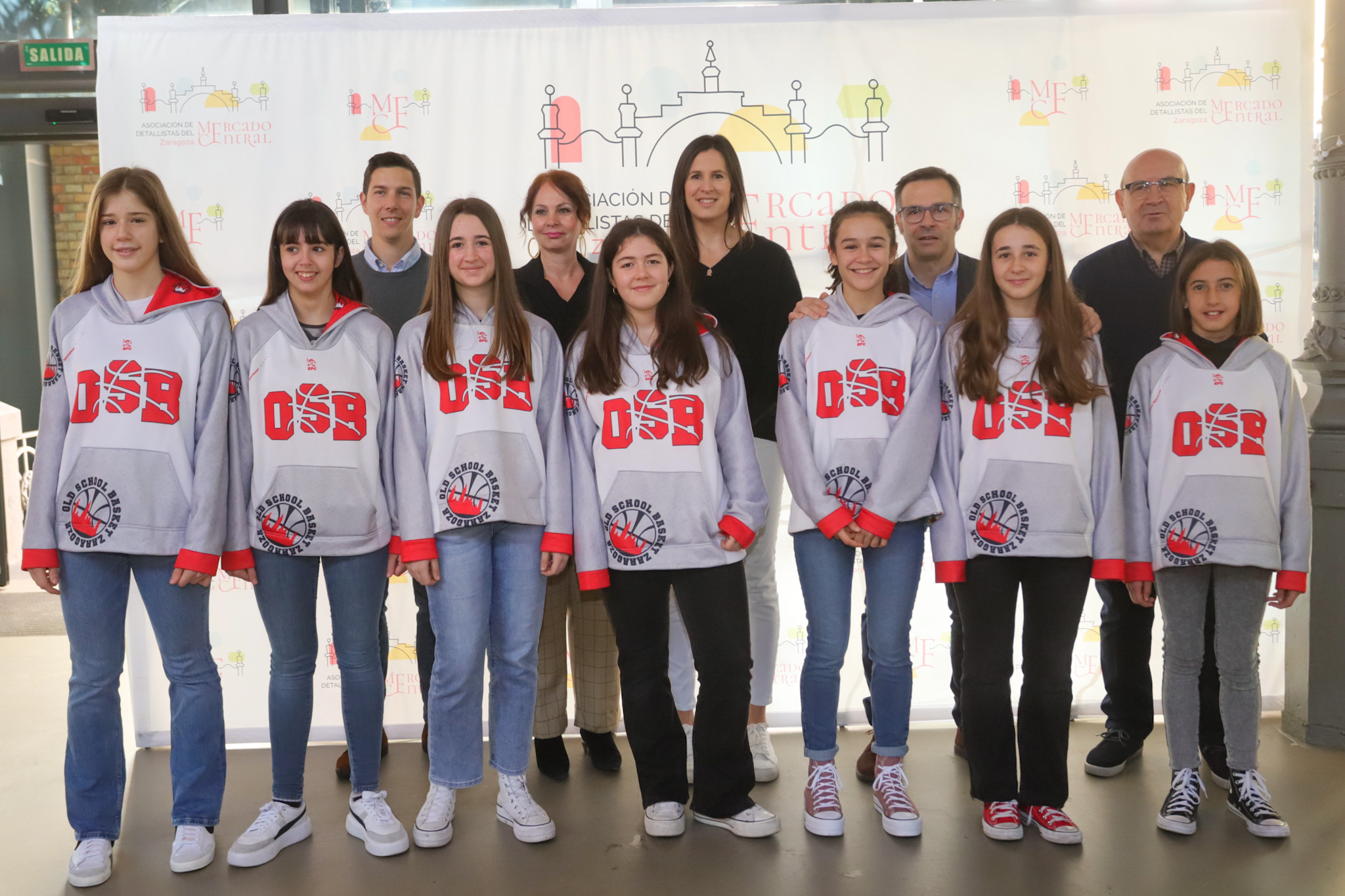 El Mercado Central donará a El Refugio en forma de kilos de comida los puntos que consigan los equipos de AD Mercado Central Old School Basket. Noticia. Ayuntamiento de Zaragoza