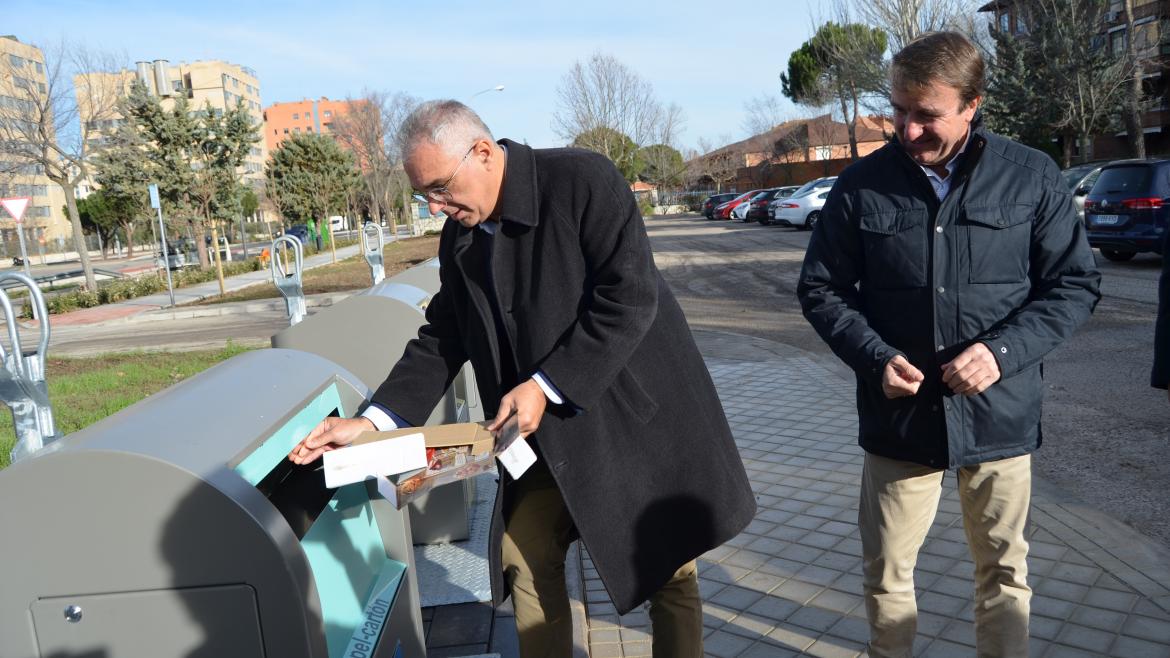 La Comunidad de Madrid dota a una treintena de calles de Tres Cantos de islas ecológicas para el tratamiento de residuos urbanos
