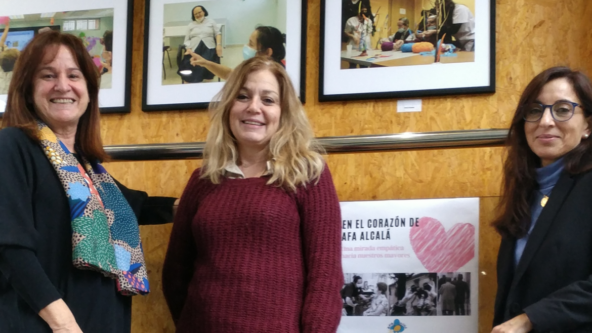 La Dirección Asistencial Este de Atención Primaria acoge en Alcalá de Henares una exposición fotográfica sobre familias con enfermos de Alzheimer