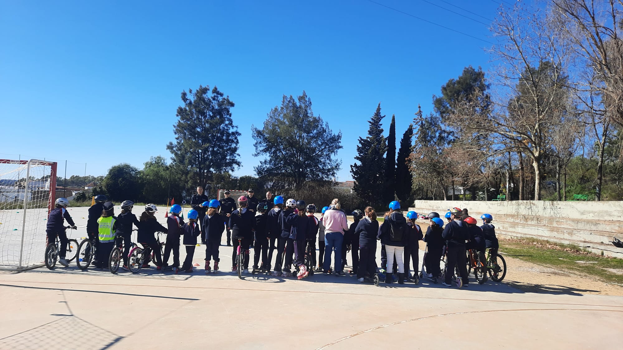 La Policía Local de Cazalla de la Sierra imparte jornadas de educación vial en los Centros Educativos de la Localidad. – Cazalla de la Sierra