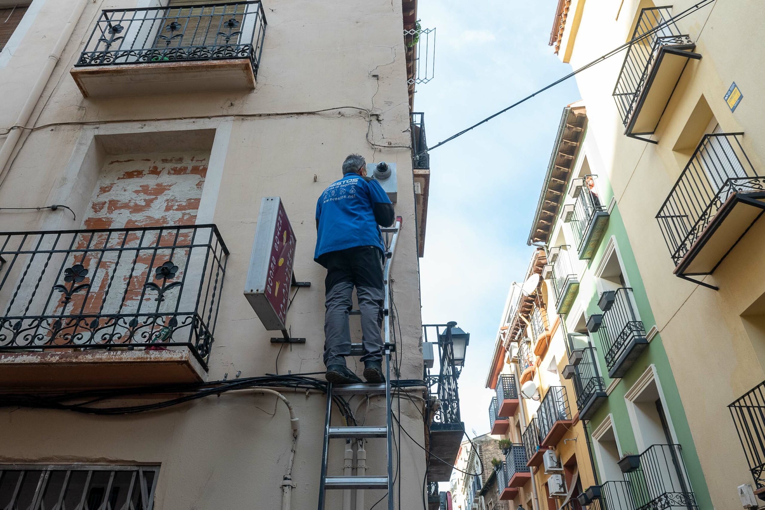 La instalación de cuatro nuevas cámaras refuerza la seguridad ciudadana en el Casco Histórico. Noticia. Ayuntamiento de Zaragoza