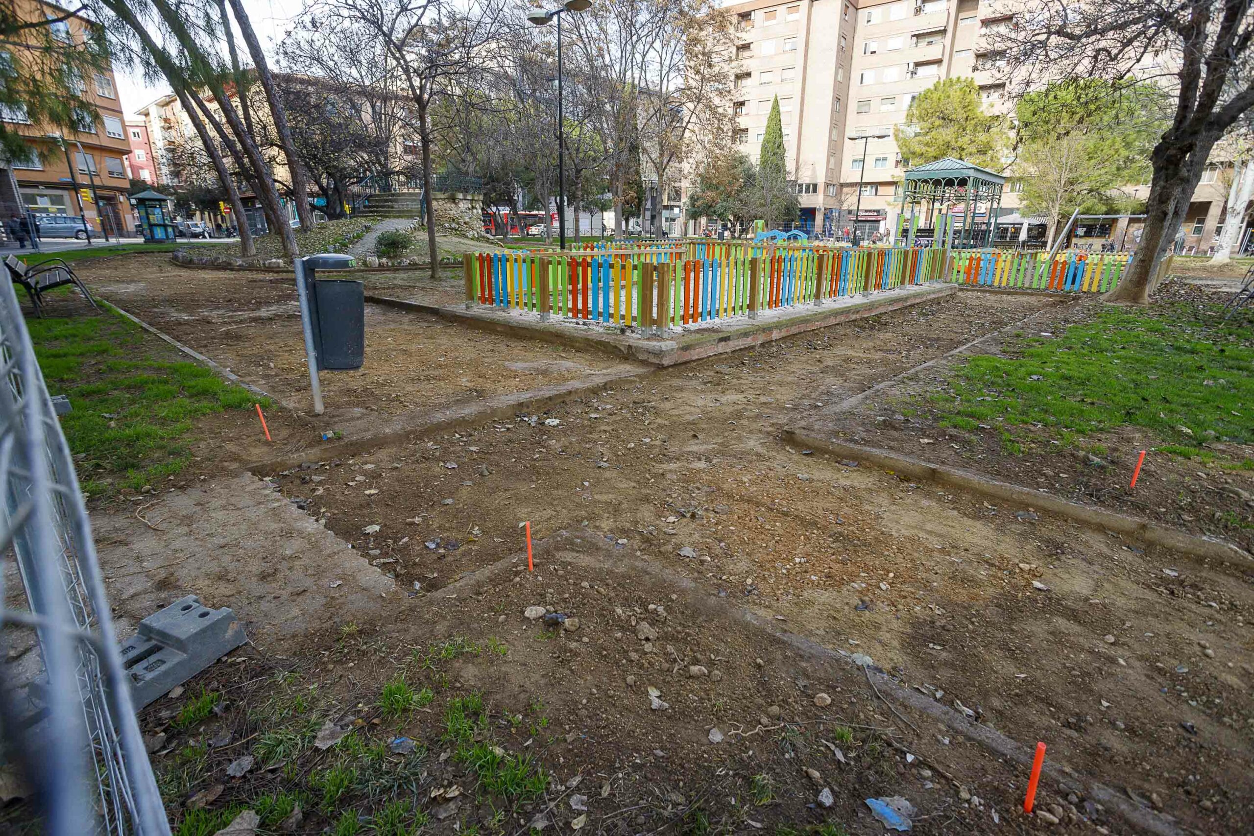 La renovación integral de la plaza Reina Sofía, en San José, en su recta final. Noticia. Ayuntamiento de Zaragoza