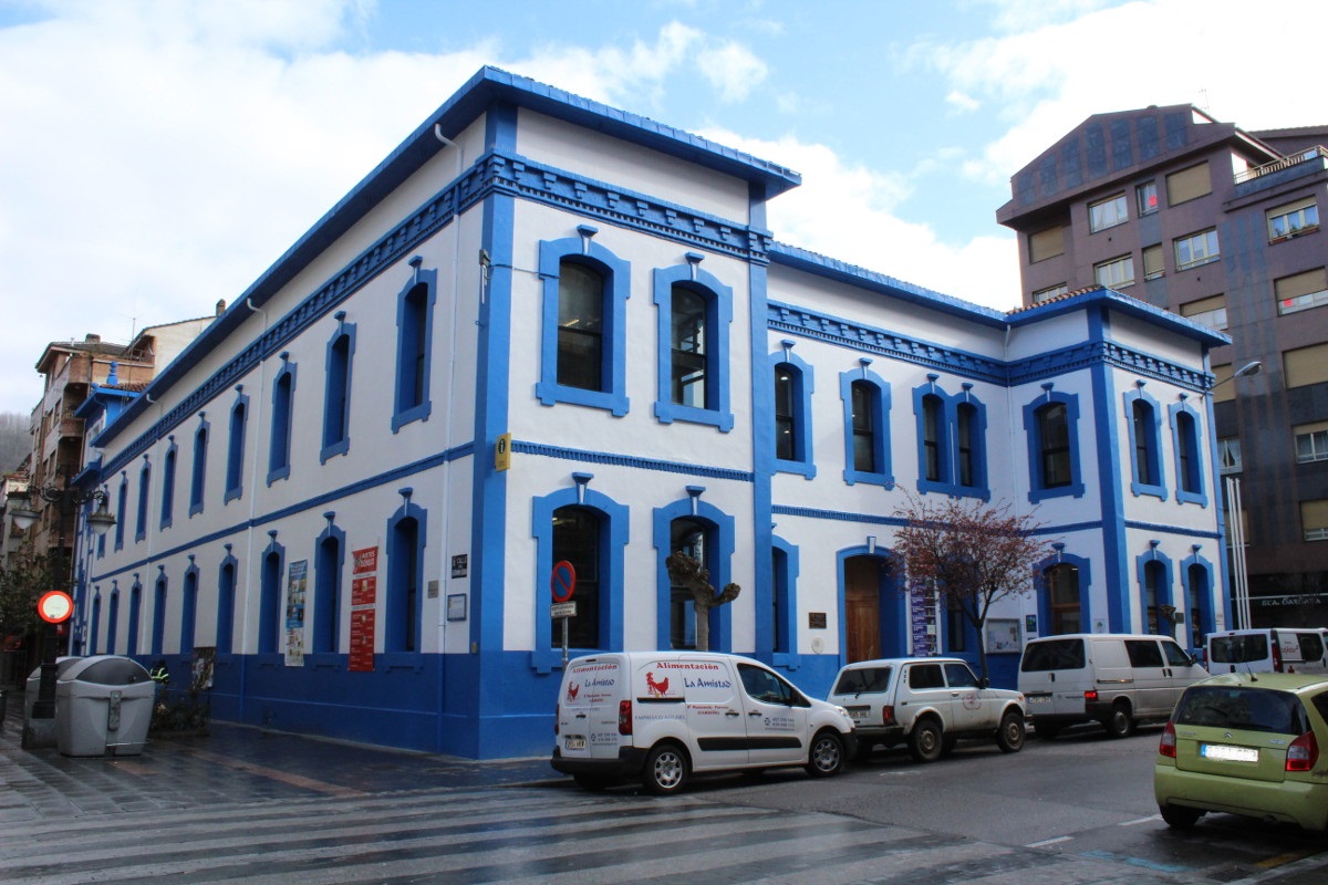 Mieres inaugura el miércoles el Salón de Actos de la Casa de Cultura, completamente reformado y convertido en sala polivalente