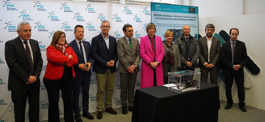 Representantes de instituciones y empresas se reúnen en Mondragon Unibertsitatea para el simbólico acto de la primera piedra del proyecto HIREKIN