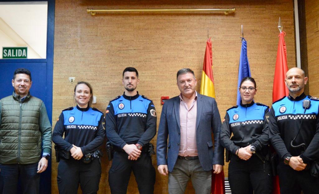 Tres nuevos agentes se incorporan a la plantilla de Policía Local de nuestro municipio.