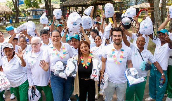 Adultos Mayores del Centro Vida recibieron dotación de uniformes por parte de la Alcaldía de Palmira