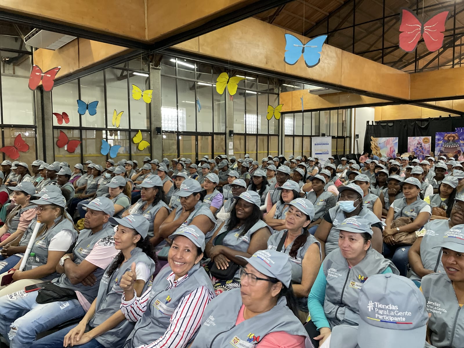 Apoyamos la entrega de 200 kits a tenderos de Palmira con el proyecto 'Tiendas para la Gente'