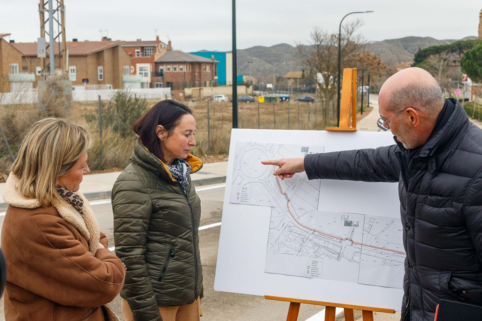 Santa Fe estrena nuevos accesos más seguros para vecinos, trabajadores y escolares del IES Martina Bescós. Noticia. Ayuntamiento de Zaragoza