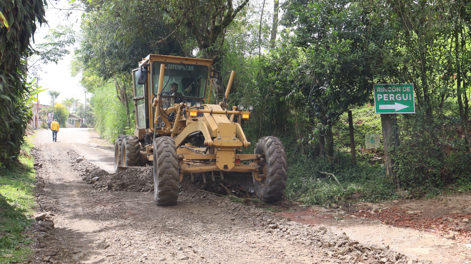 Seguimos interviniendo las vías de la zona rural de Palmira