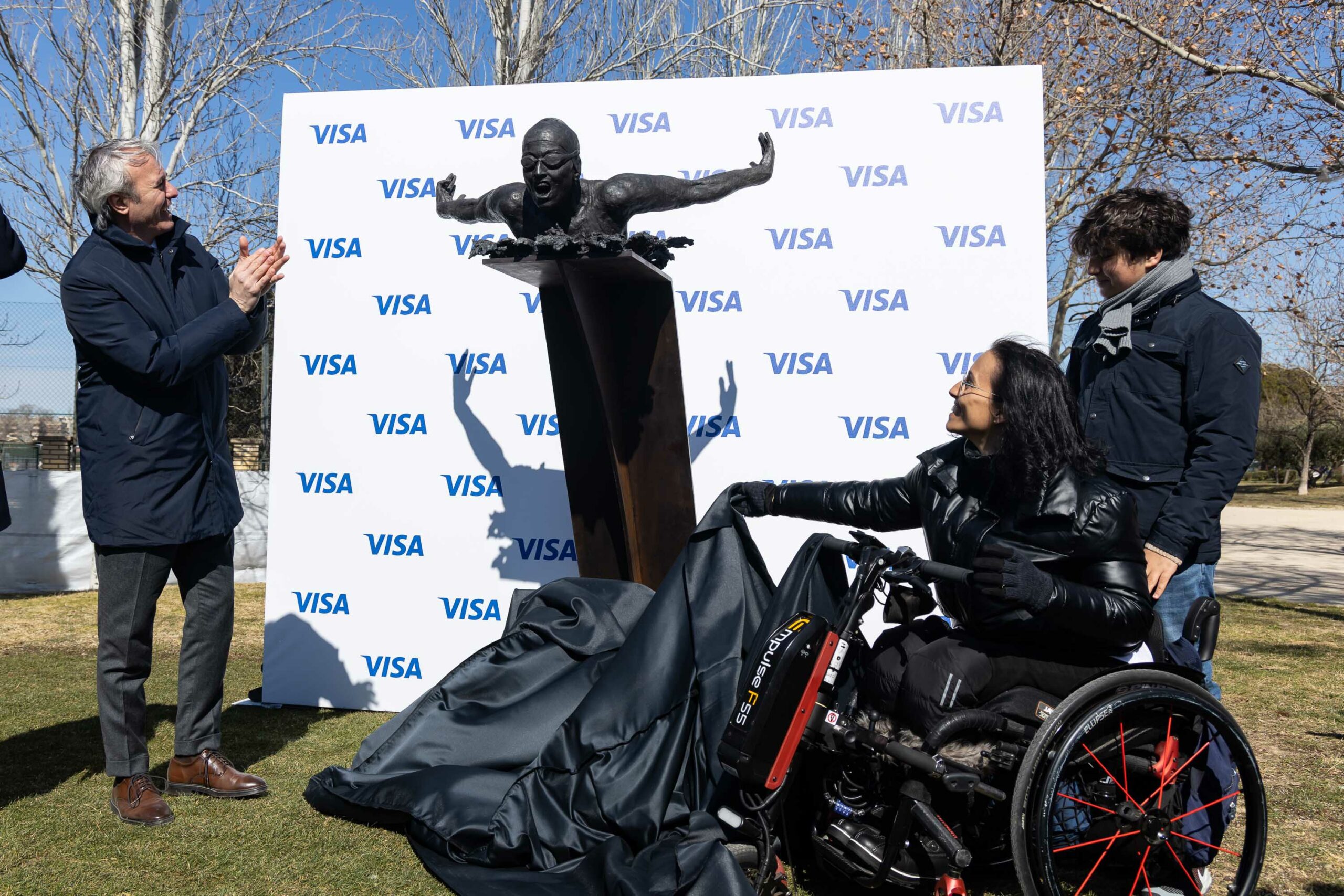 Visa y el Ayuntamiento de Zaragoza homenajean a Teresa Perales con una escultura en su honor. Noticia. Ayuntamiento de Zaragoza