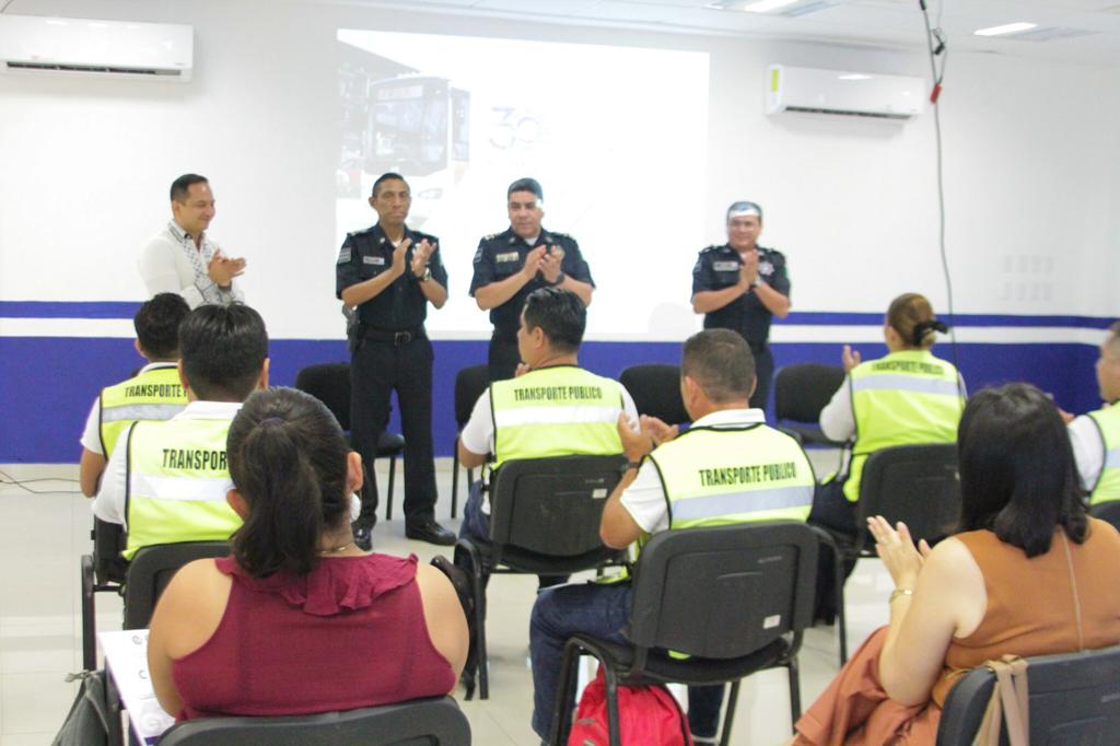Capacitan en seguridad a Inspectores del transporte municipal – H. Ayuntamiento de Solidaridad
