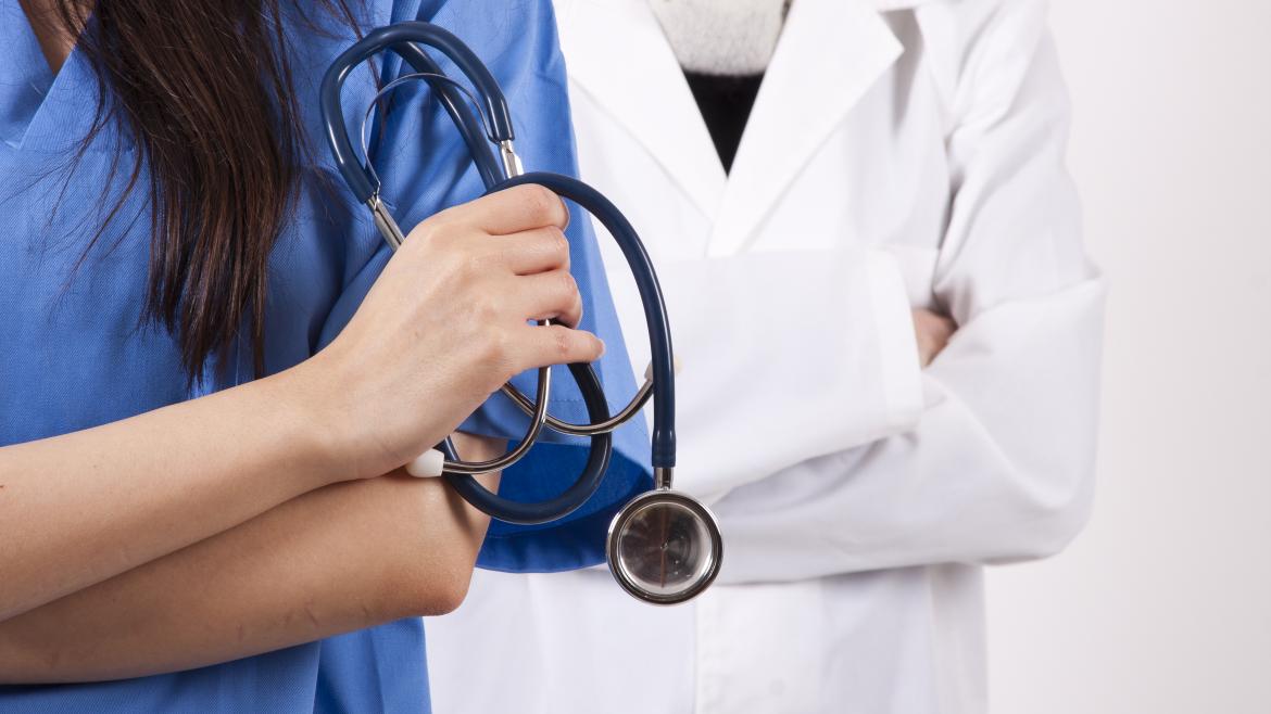 Cerca de 40 médicos de la sanidad pública madrileña, entre los 100 mejores de España en su especialidad