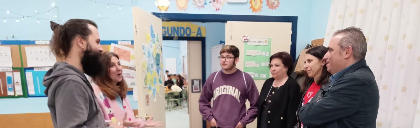 El alcalde de San Fernando de Henares, Javier Corpa; visita el aula ‘Los Soles’ del CEIP Villar Palasí con motivo de la celebración del Día Internacional del Autismo