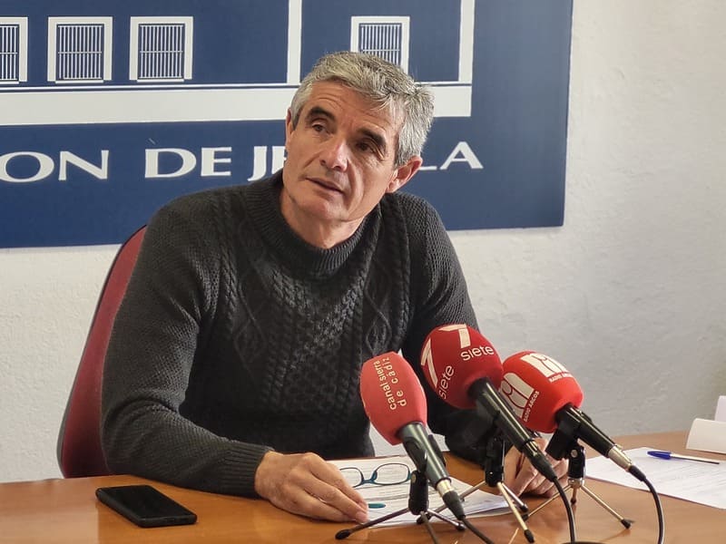 Gambín: “este Ayuntamiento hace obras y, además, las paga”