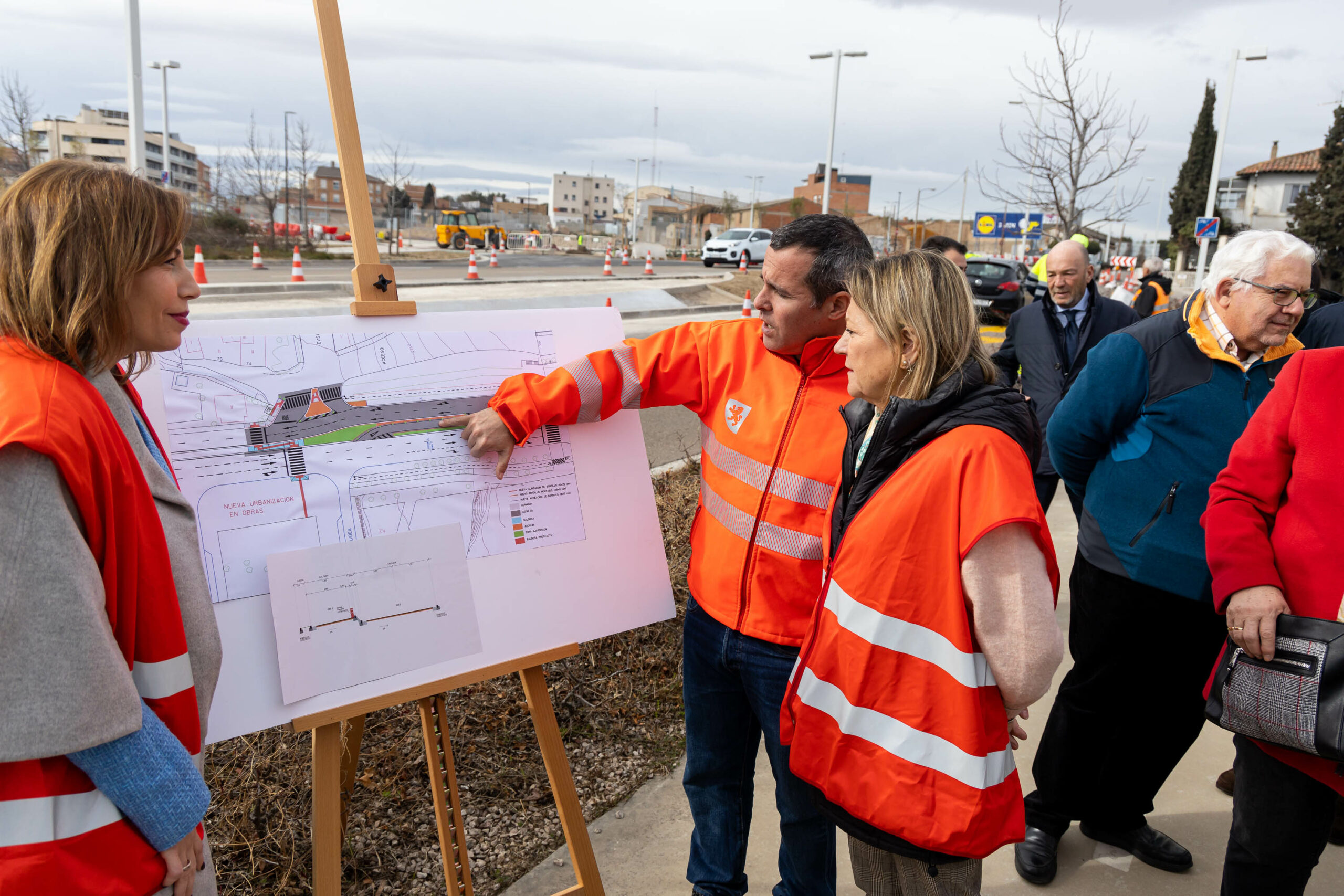Las obras del nuevo acceso a Valdefierro desde la antigua carretera de Madrid concluirán este mes. Noticia. Ayuntamiento de Zaragoza