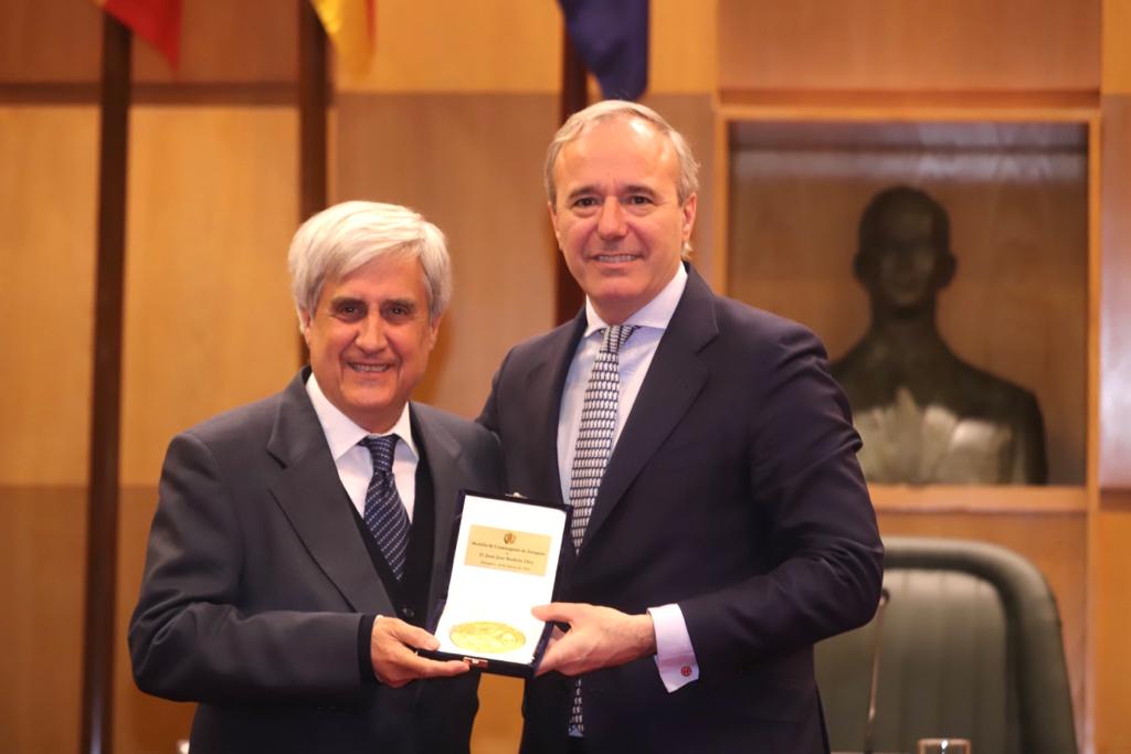 Zaragoza entrega la Medalla de Cesaraugusta a Juan José Badiola. Noticia. Ayuntamiento de Zaragoza