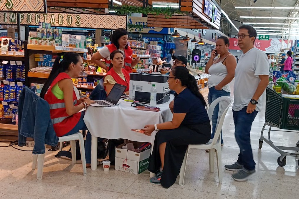 ¡Realizamos con éxito las primeras jornadas tributarias en zona urbana y centros comerciales de Palmira! -