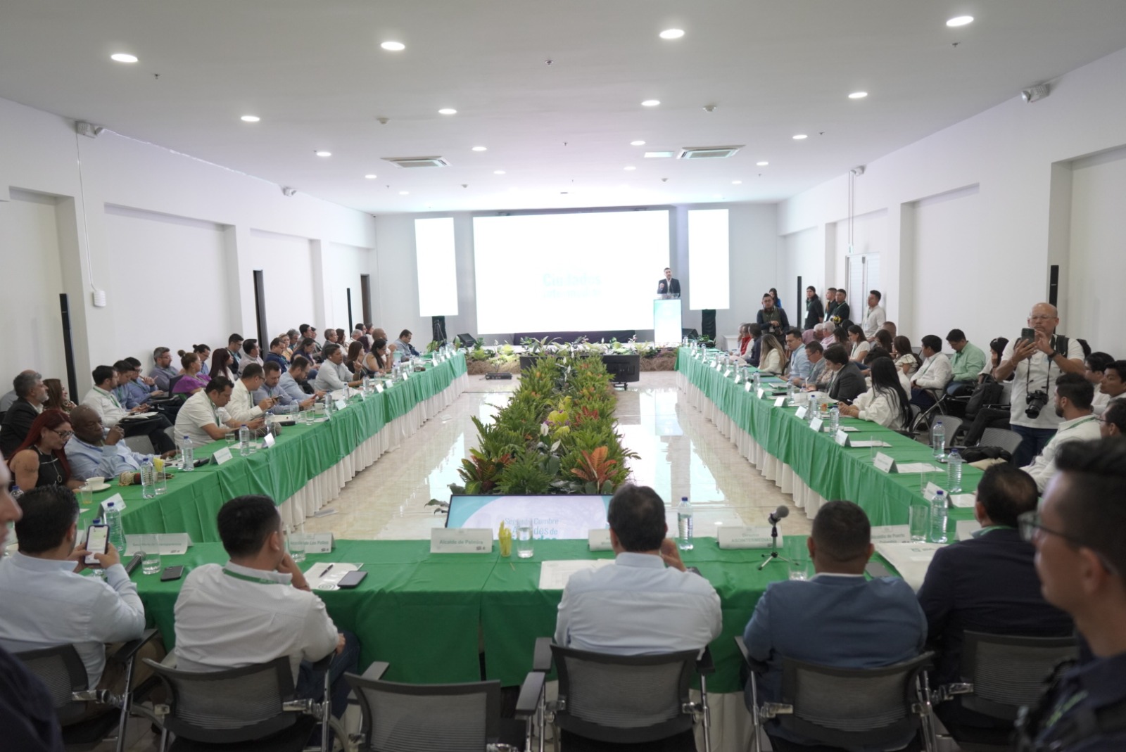 Iniciamos la Segunda Cumbre de Alcaldes de Ciudades Intermedias, donde Palmira es la ciudad anfitriona -