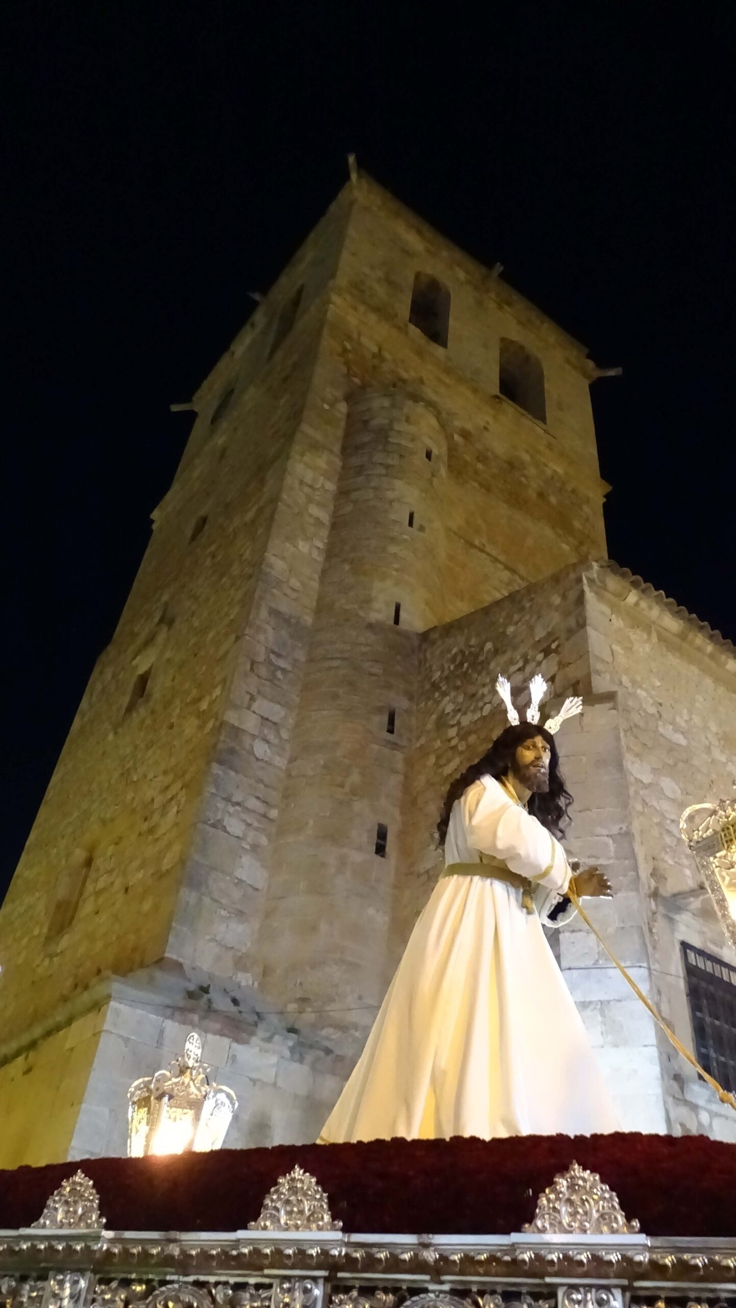 Jesús Nazareno recorre las calles de Quintanar en la madrugada del Viernes Santo 