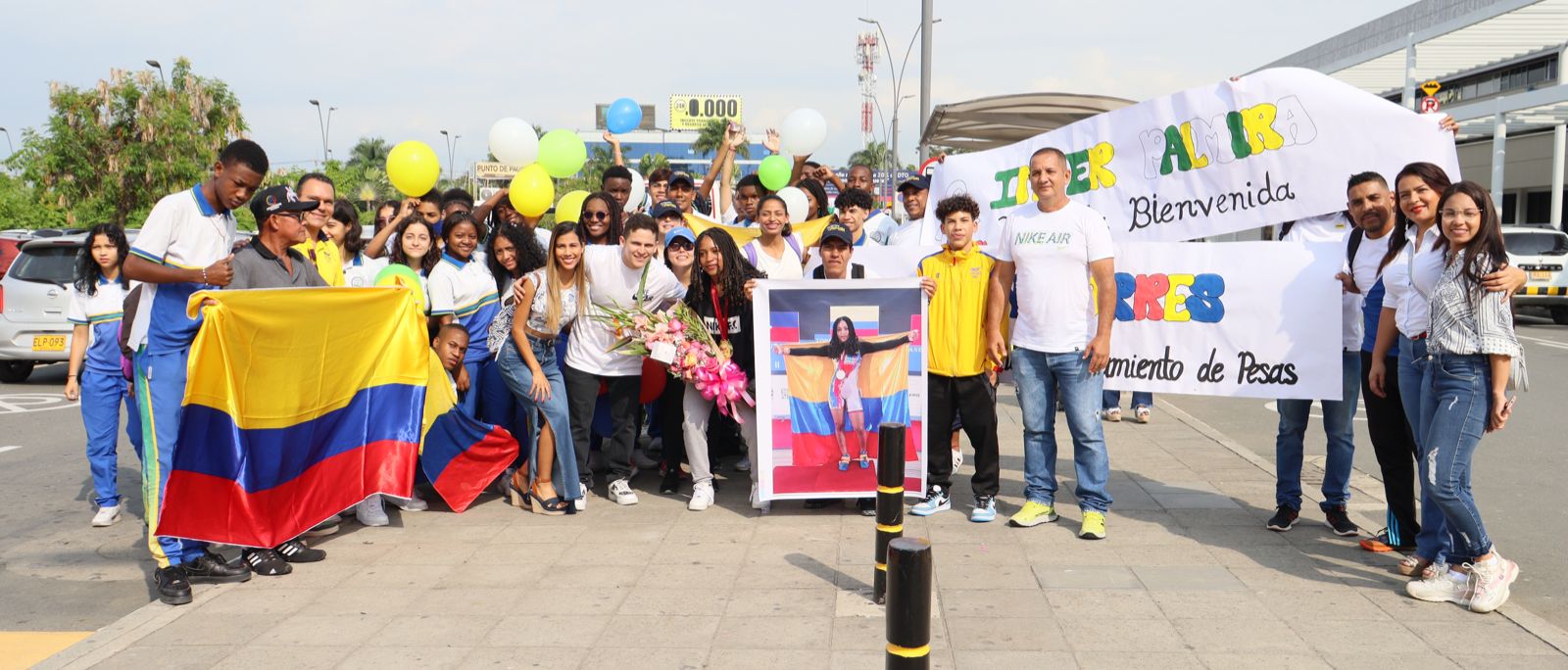 ¡Con orgullo! Así recibimos a la palmirana Gelen Torres, campeona mundial de levantamiento de pesas -