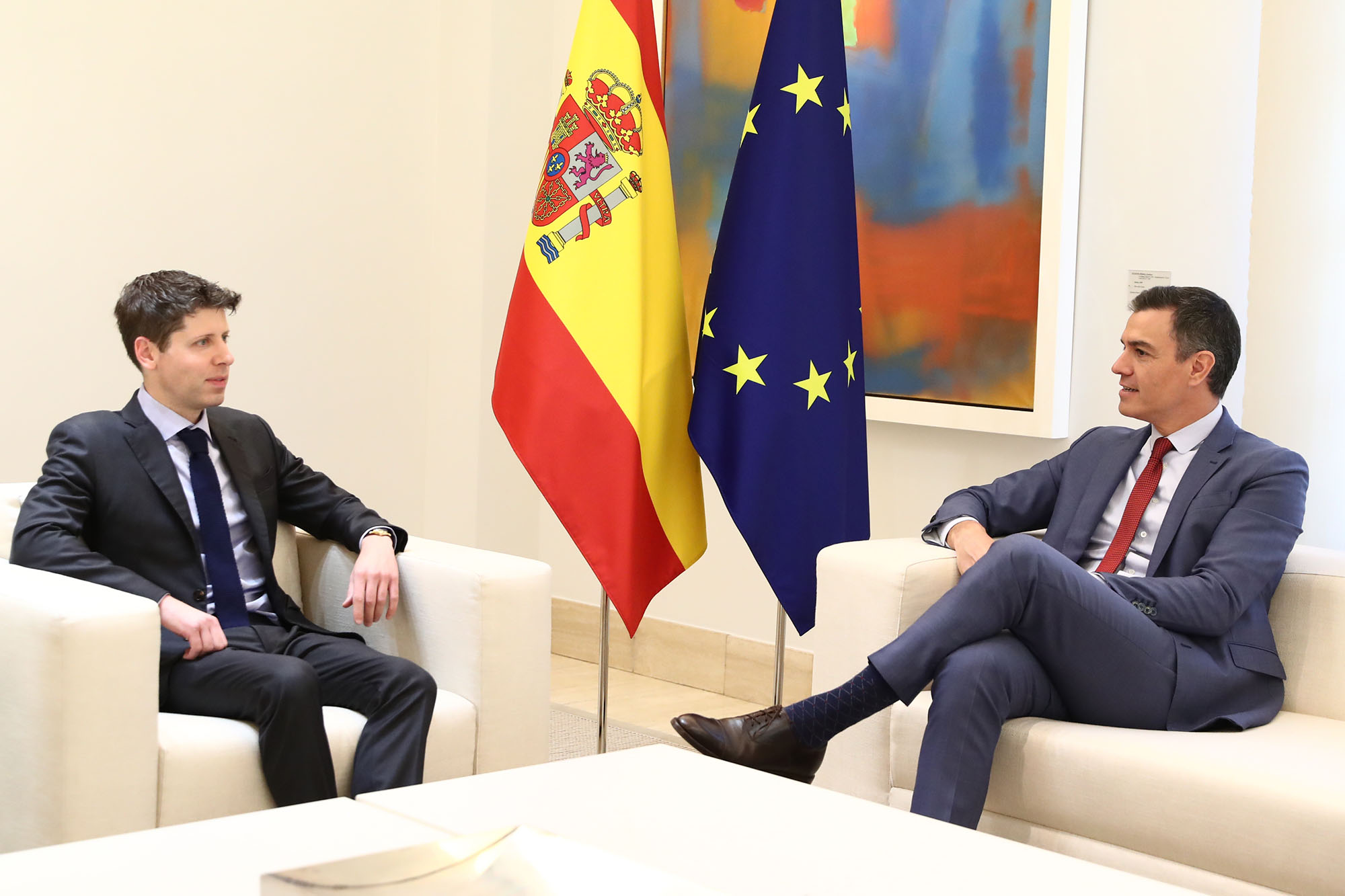 El presidente del Gobierno aboga por garantizar una Inteligencia Artificial con valores democráticos, ante el cofundador de OpenAI