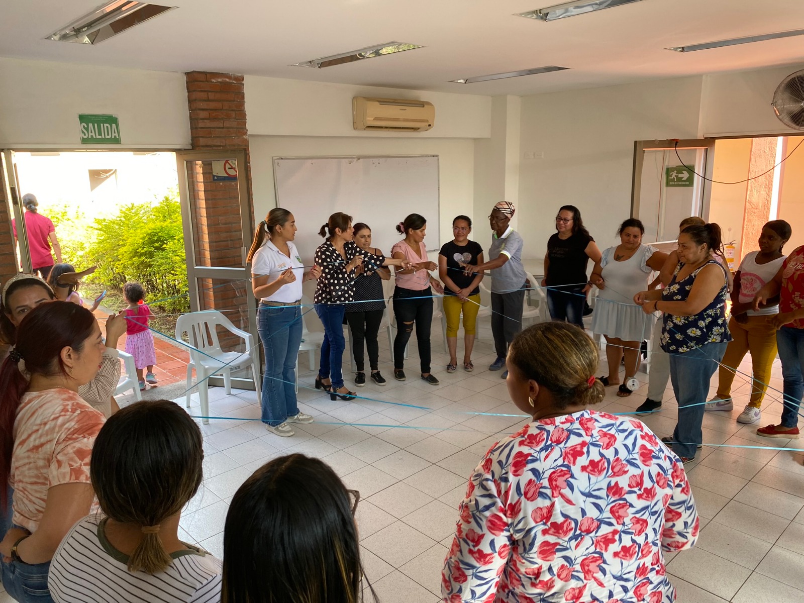 'Fortaleciéndonos Juntas' Primer encuentro de mujeres en la comuna 1 -