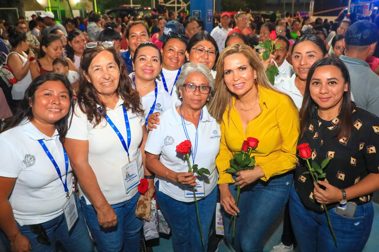 Lili Campos festeja con madres de Puerto Aventuras y Playa del Carmen – H. Ayuntamiento de Solidaridad