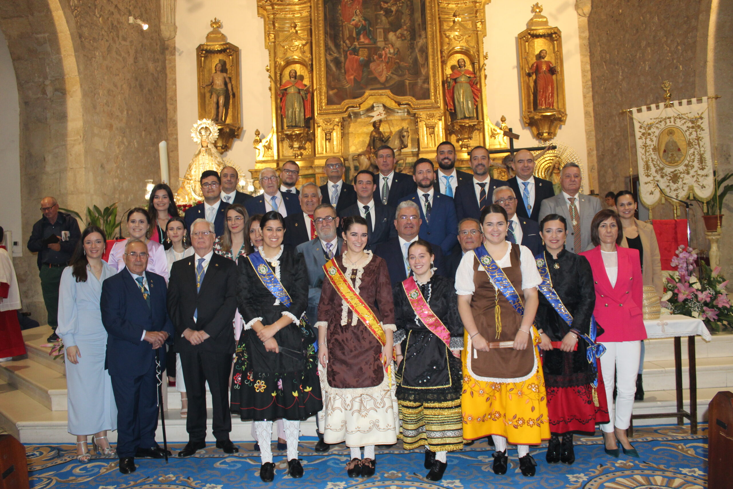 Multitudinaria Subida de la Virgen en honor a la patrona de Quintanar