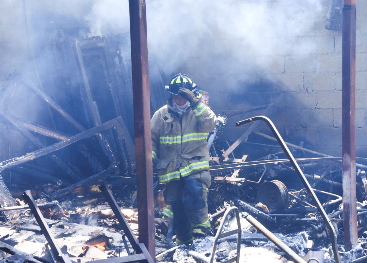 Rápida reacción de cuerpo de bomberos tras incendio – H. Ayuntamiento de Solidaridad