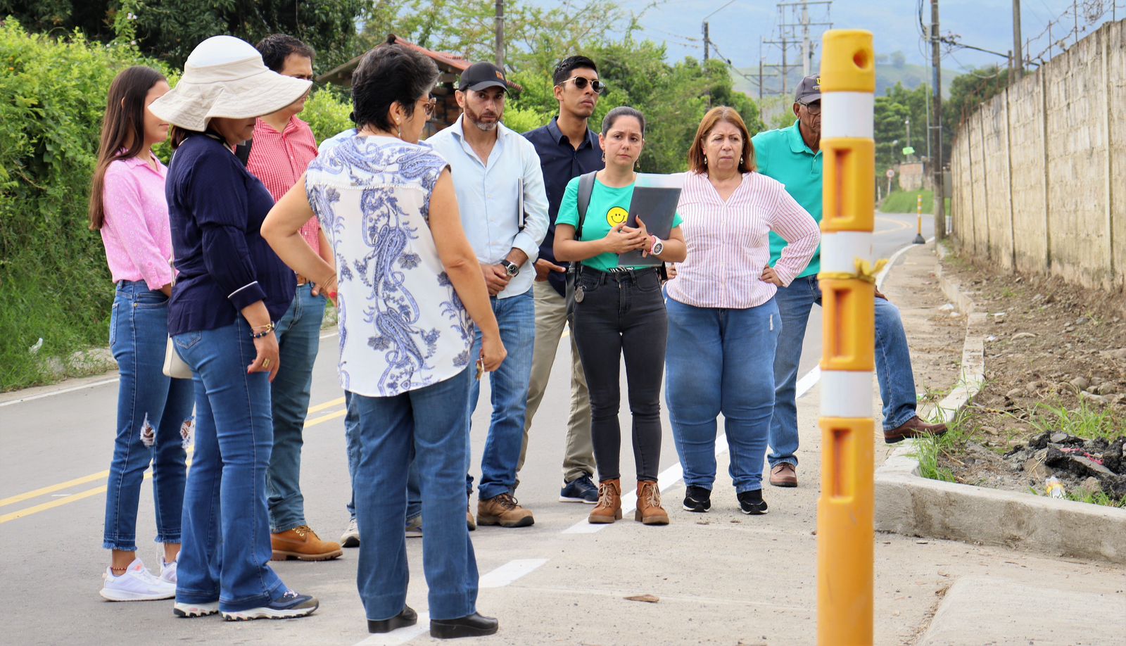 Visitamos la obra de pavimentación de la vía Barrancas -