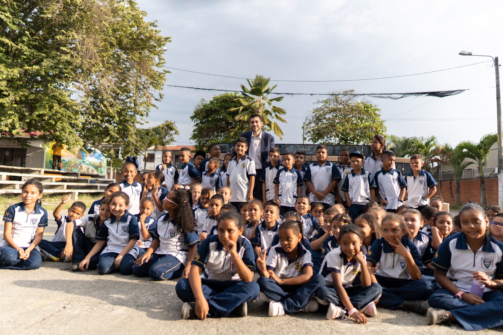 ¡Entregamos más de 480 computadores para fortalecer la educación en la zona rural de Palmira! -