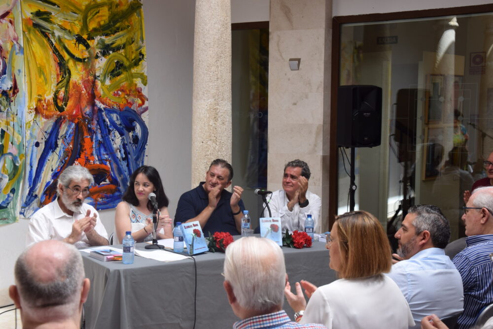Antonio Mata presenta Claveles Rotos en Quintanar
