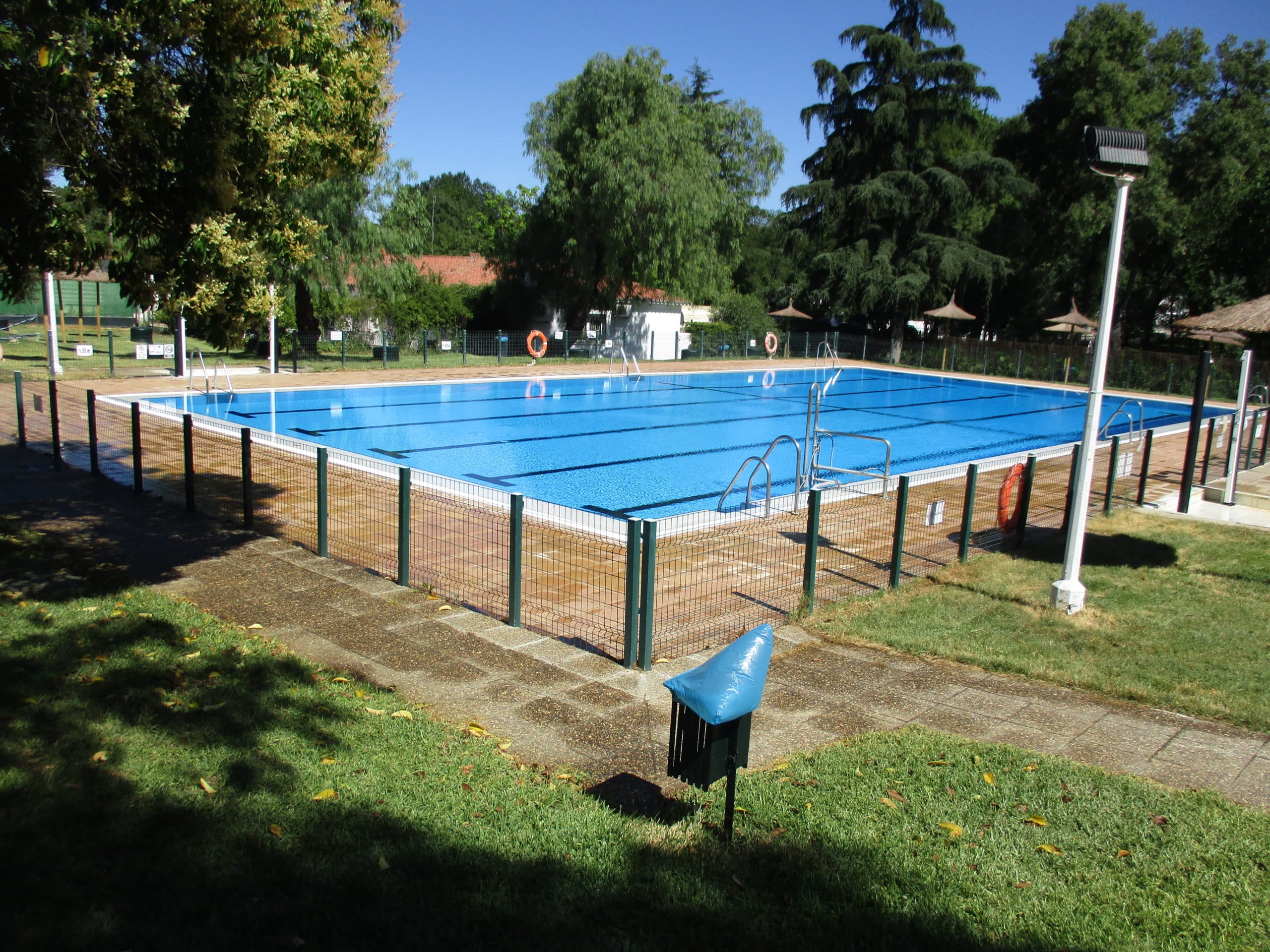Lista definitiva de admitidos y excluidos socorristas acuáticos piscina municipal.