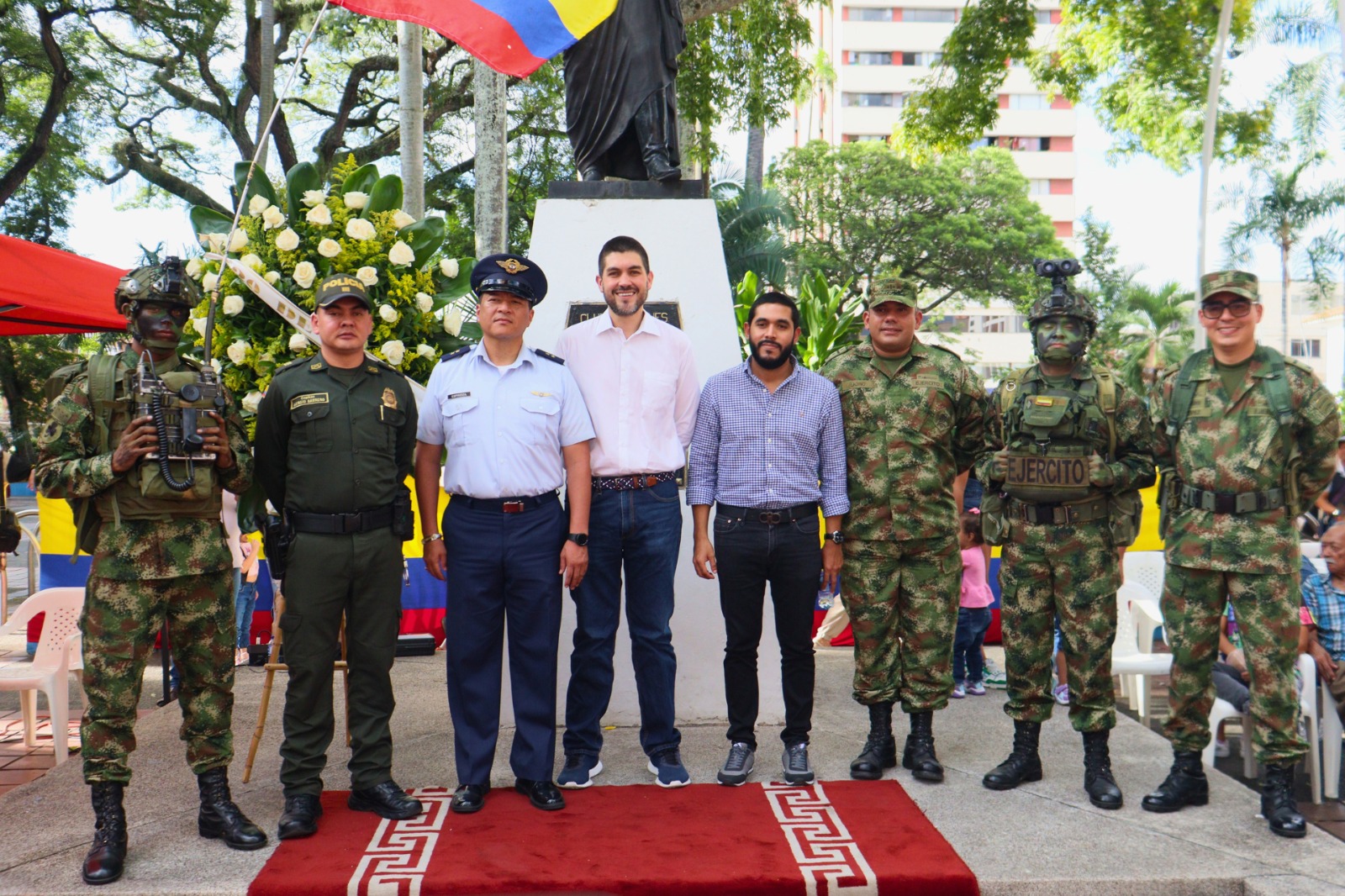 Conmemoramos el Día de la Independencia de Colombia en Palmira con una parada militar y ofrenda floral en el Parque Bolívar -