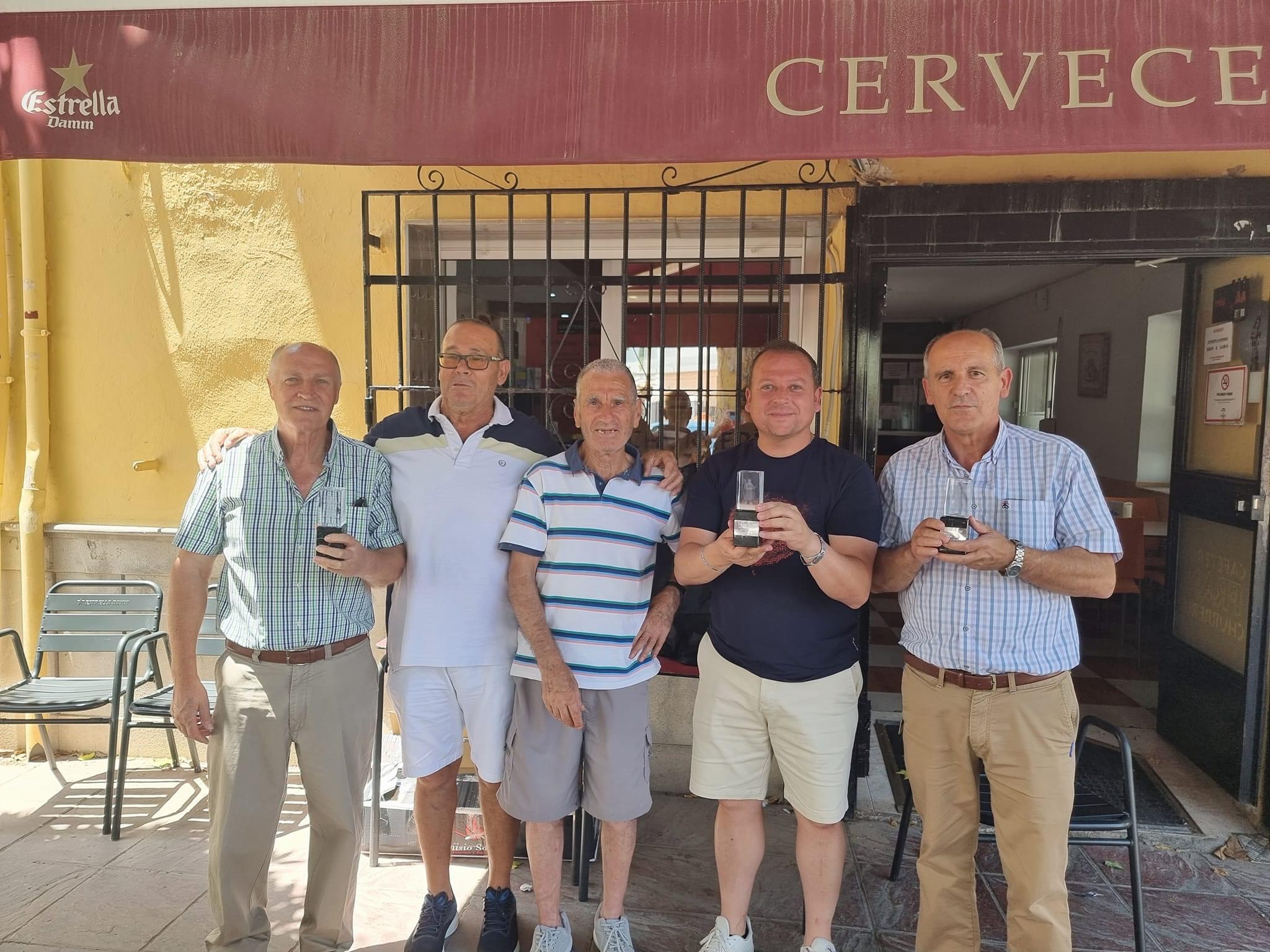 Cúllar Vega entrega los premios de la liga mundial de ‘Pellejo’, un popular juego de cartas que solo se practica en este municipio