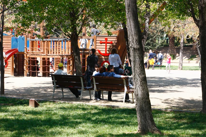 Disfrutar de la naturaleza y el descanso en verano en los parques urbanos de Cornellà