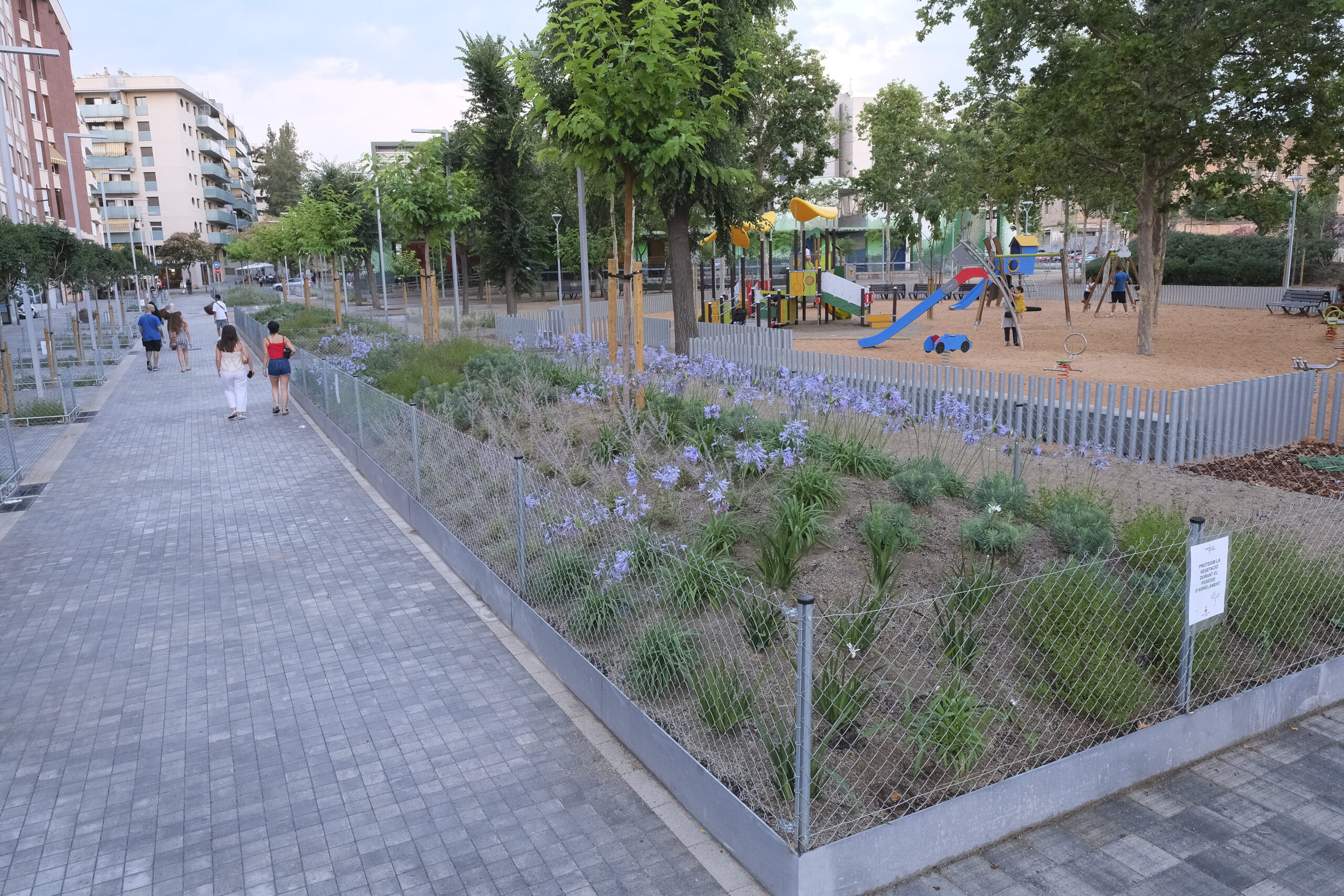 La plaza de la Llibertat estrena zona peatonal y nueva imagen