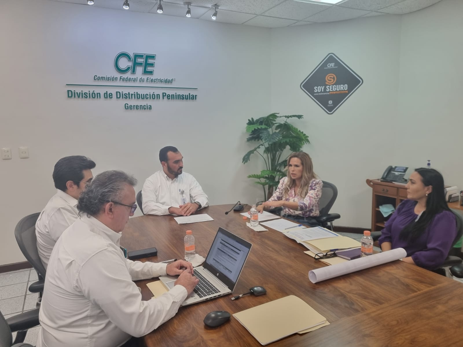 Lili Campos se reunió con CFE para solucionar los apagones – H. Ayuntamiento de Solidaridad