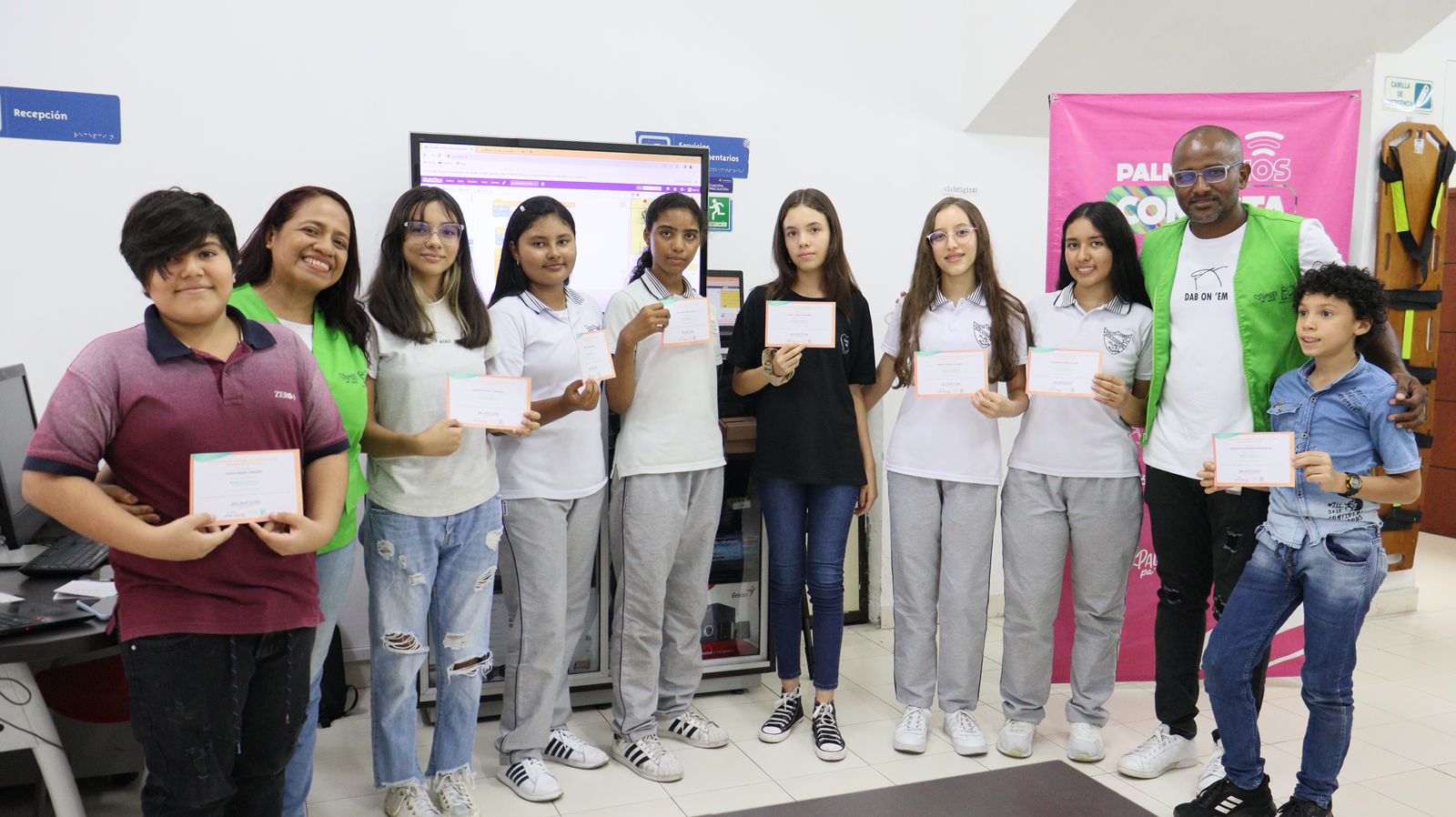 Preparamos a niños y adolescentes en robótica, dando un paso hacia la innovación y la democratización de la tecnología ¡Conoce los detalles! -