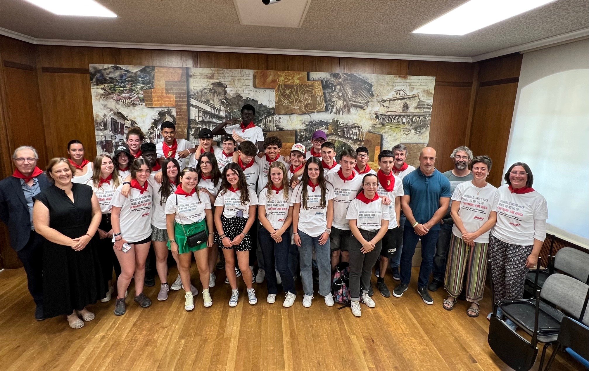 Recepción al grupo de jóvenes que participan en un intercambio entre Estella-Lizarra y la región francesa de Pays de Nay – Ayuntamiento Estella-Lizarra Udala