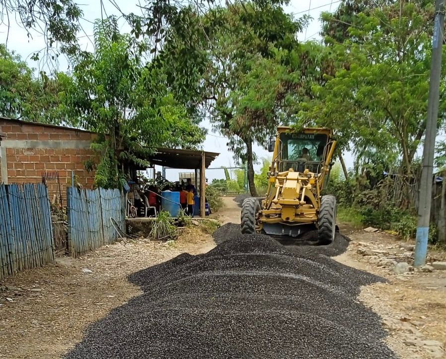 ¡Llegamos a la vereda Los Piles con el mantenimiento de vías! -